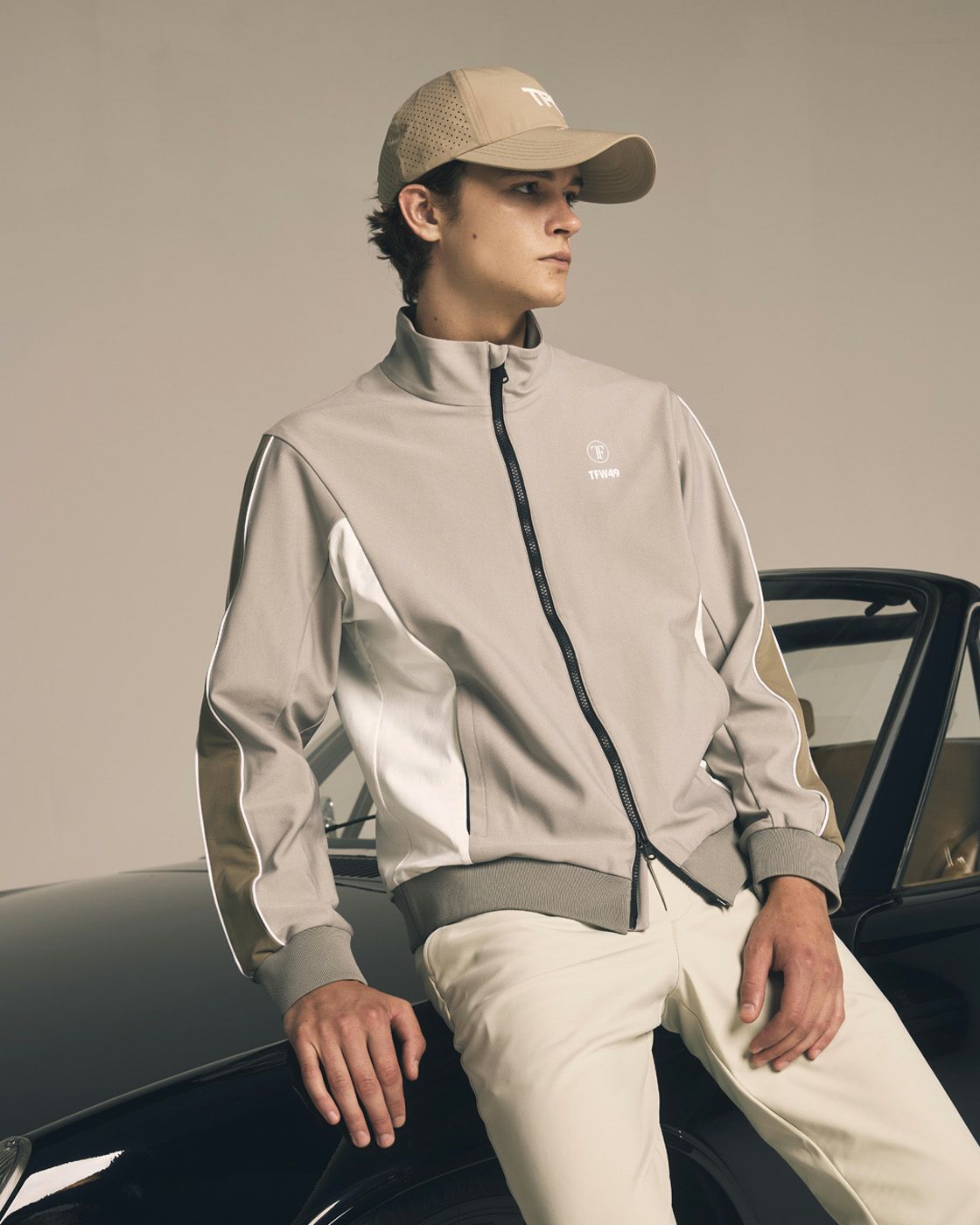 ティーエフダブリューフォーティーナインのキャップ