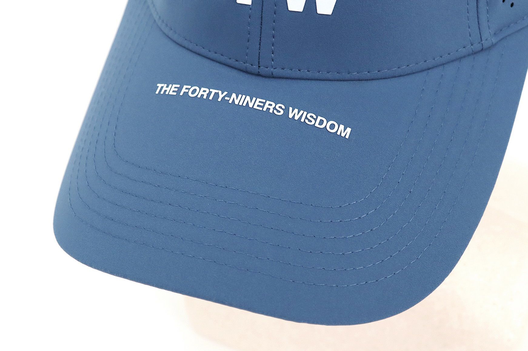 ティーエフダブリューフォーティーナインのキャップ