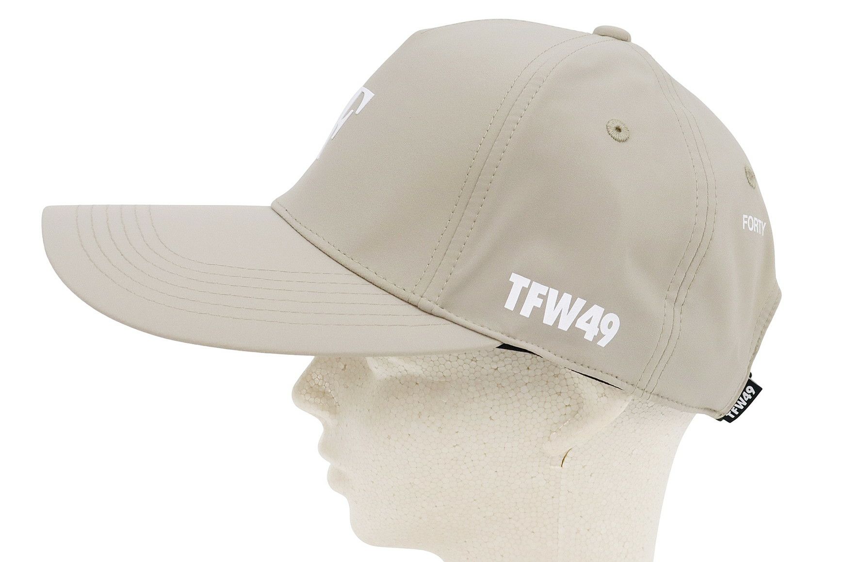 ティーエフダブリューフォーティーナインのキャップ