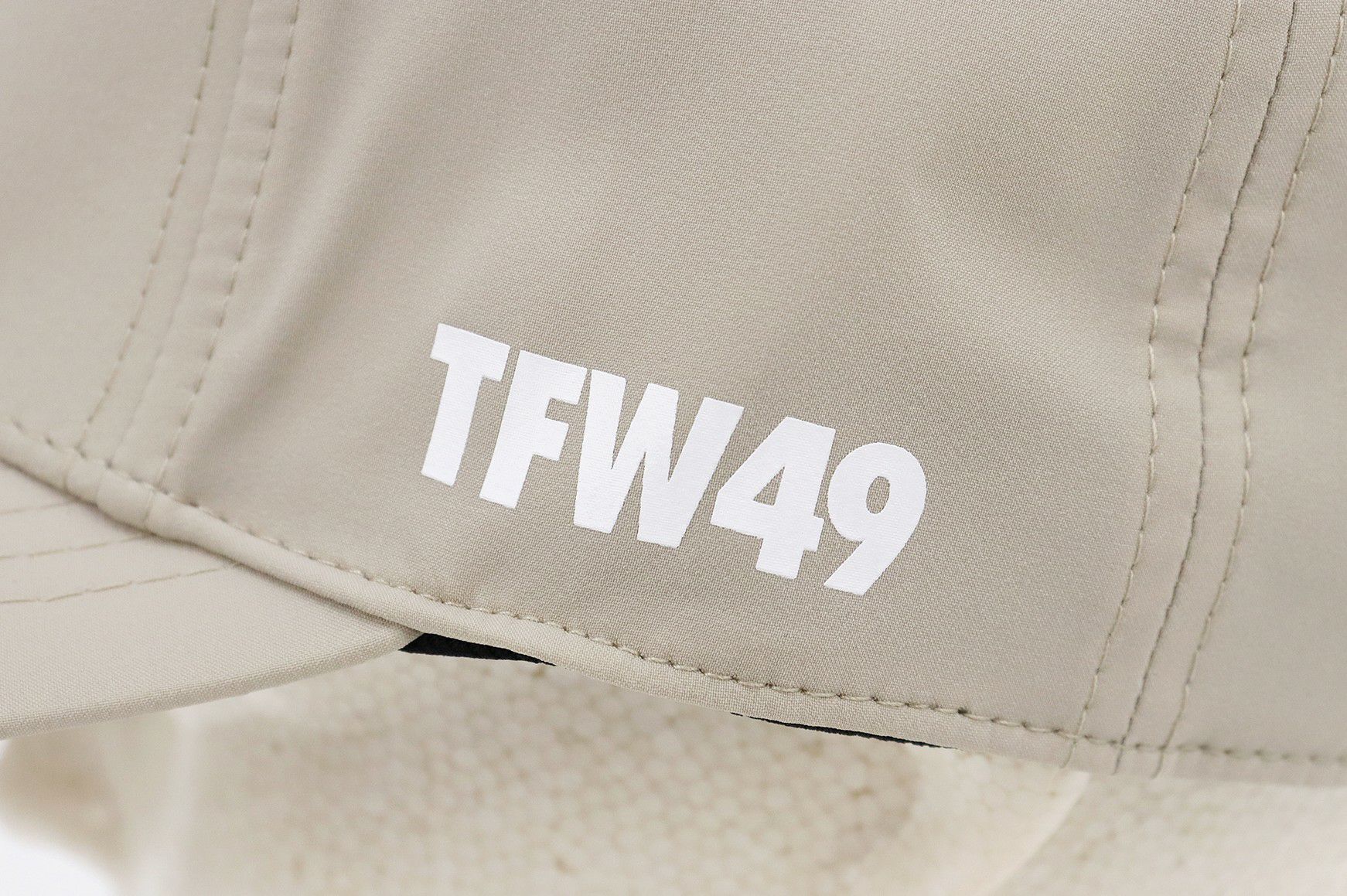 ティーエフダブリューフォーティーナインのキャップ