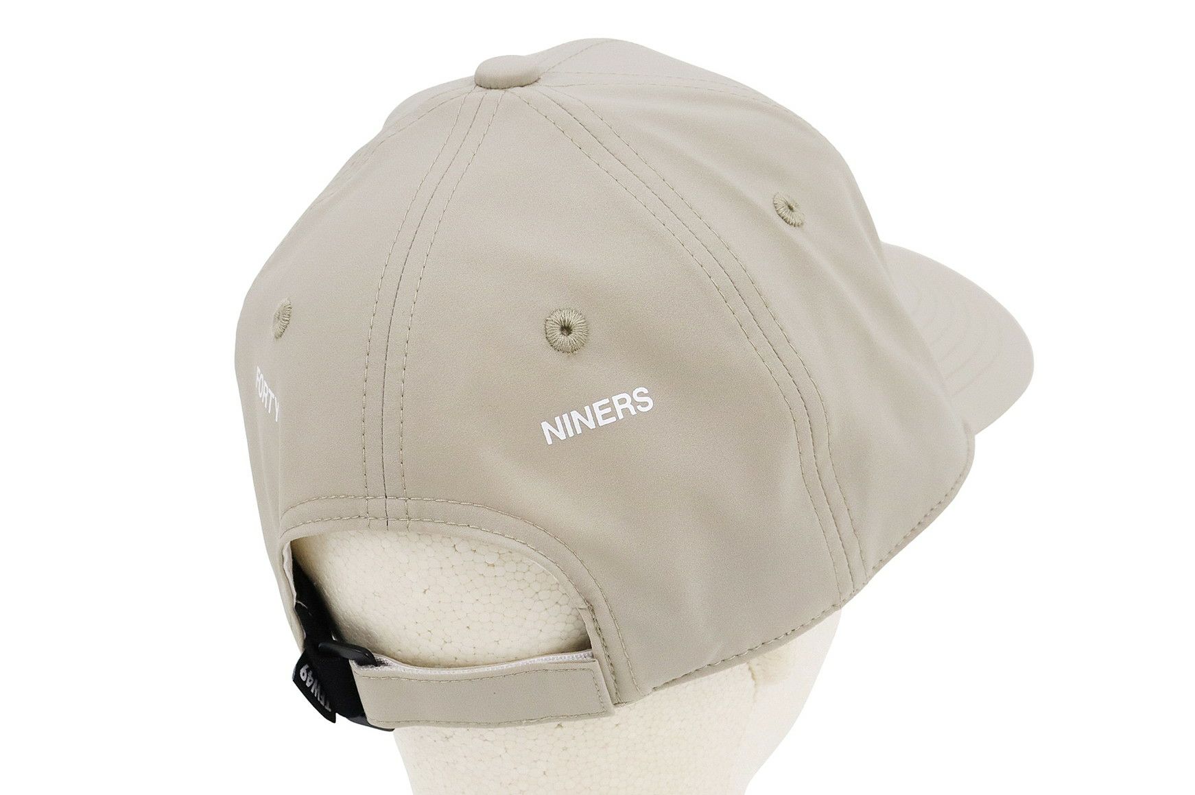 ティーエフダブリューフォーティーナインのキャップ