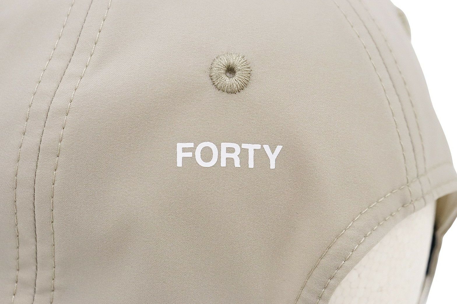 ティーエフダブリューフォーティーナインのキャップ