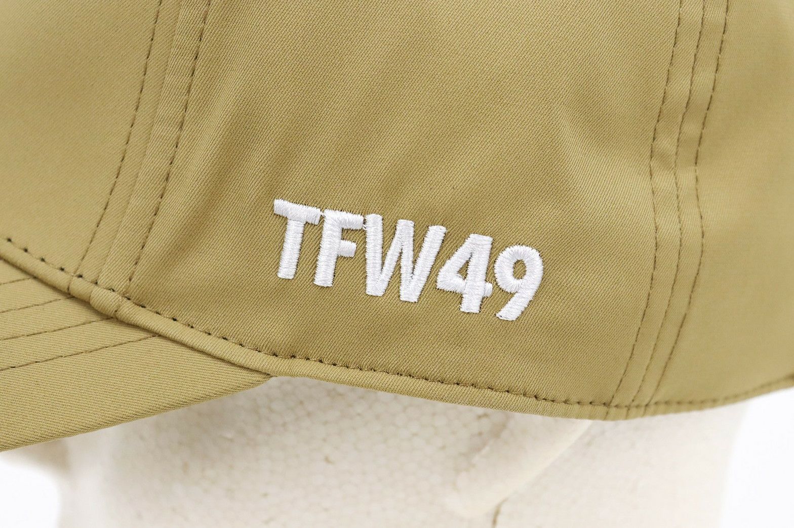 ティーエフダブリューフォーティーナインのキャップ