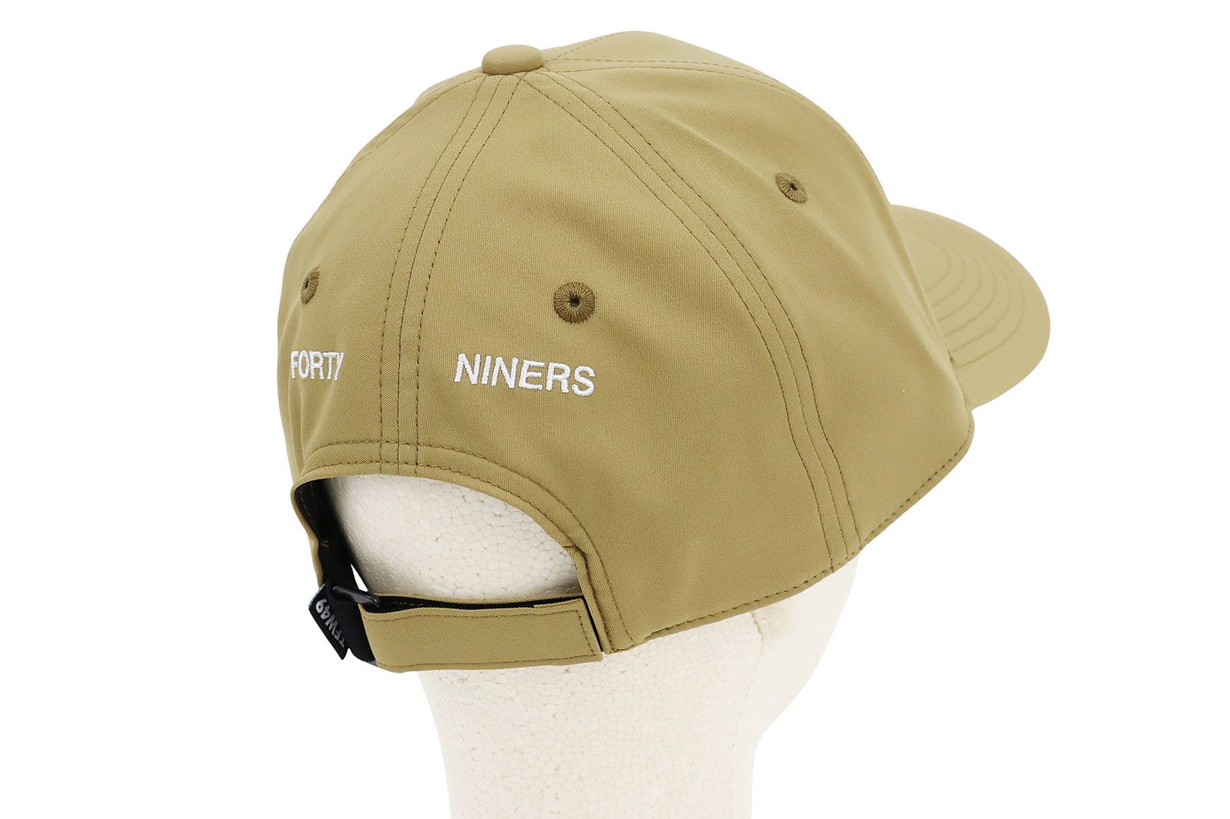 ティーエフダブリューフォーティーナインのキャップ
