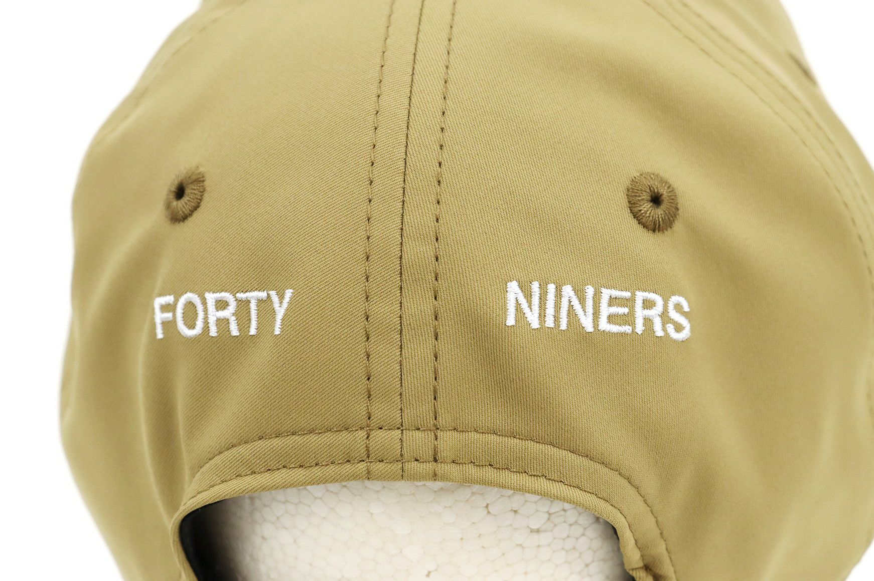 ティーエフダブリューフォーティーナインのキャップ