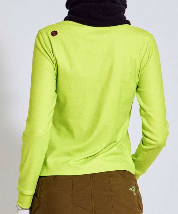 ピーダブリュサーキュラスのハイネックシャツ