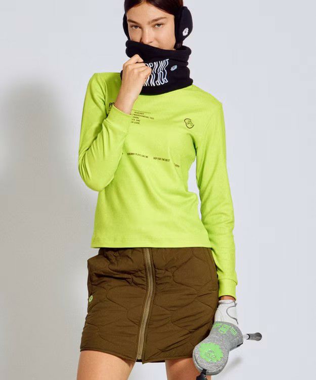 ピーダブリュサーキュラスのハイネックシャツ