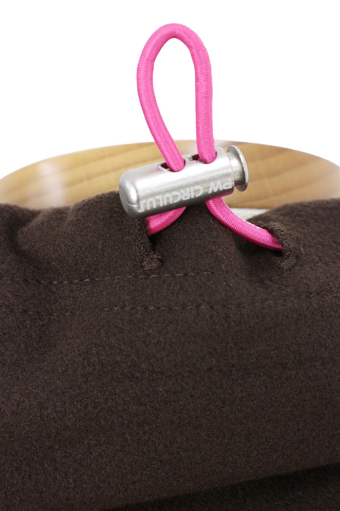 ピーダブリュサーキュラスのハイネックシャツ