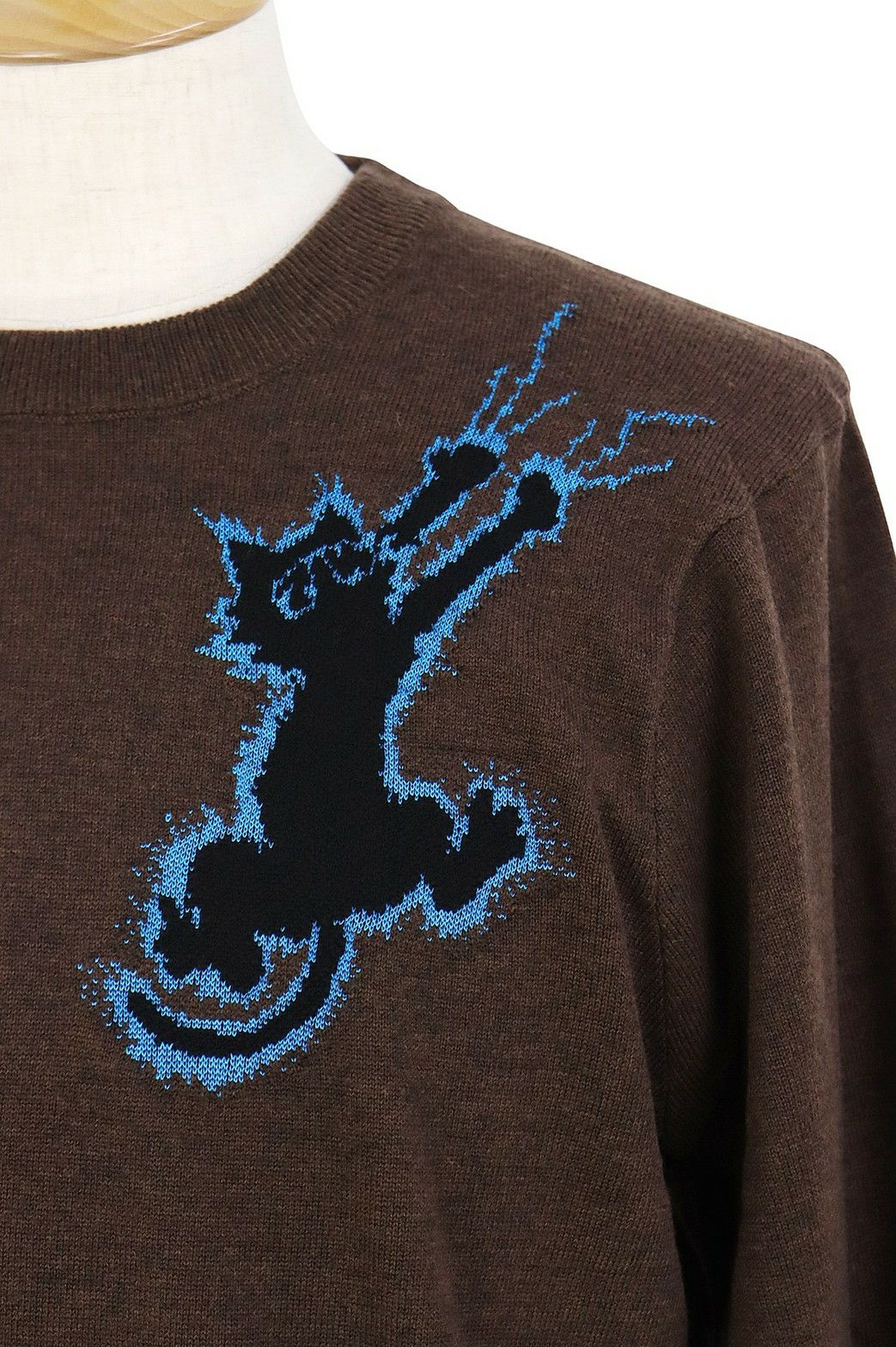 ピーダブリュサーキュラスのセーター