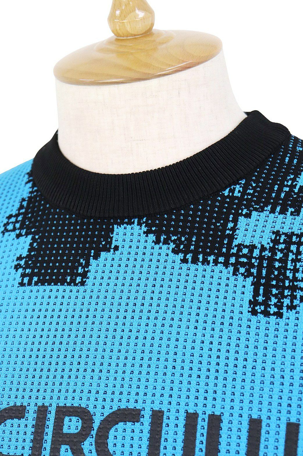 ピーダブリュサーキュラスのセーター