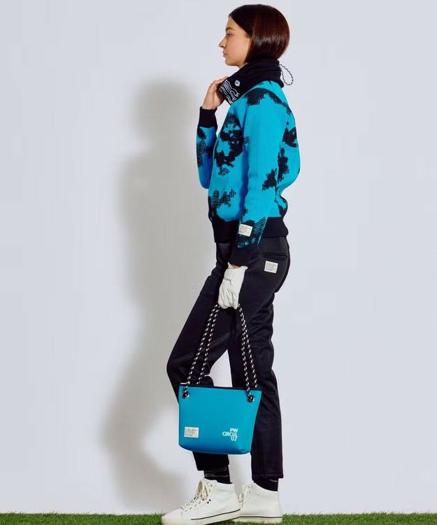 ピーダブリュサーキュラスのセーター