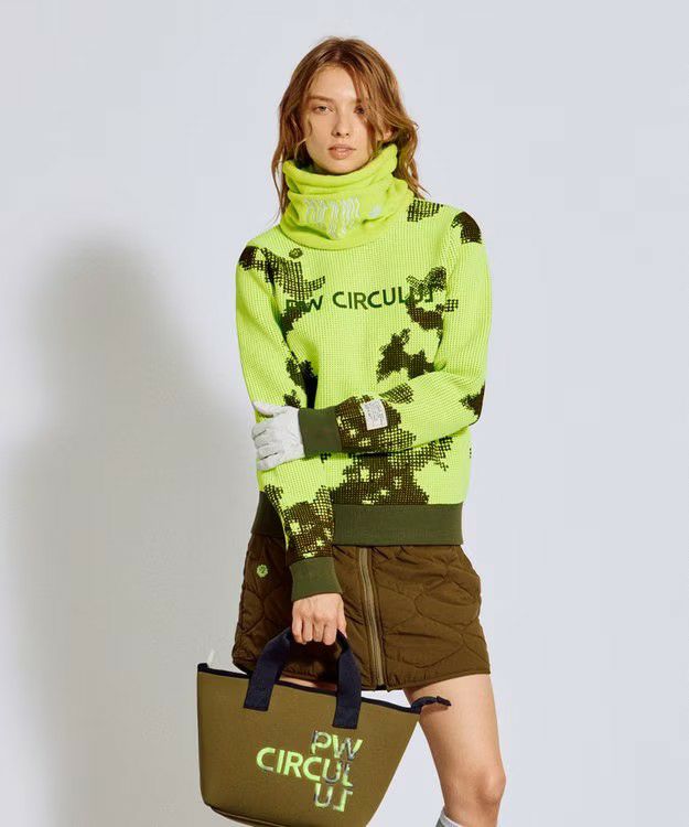 ピーダブリュサーキュラスのセーター