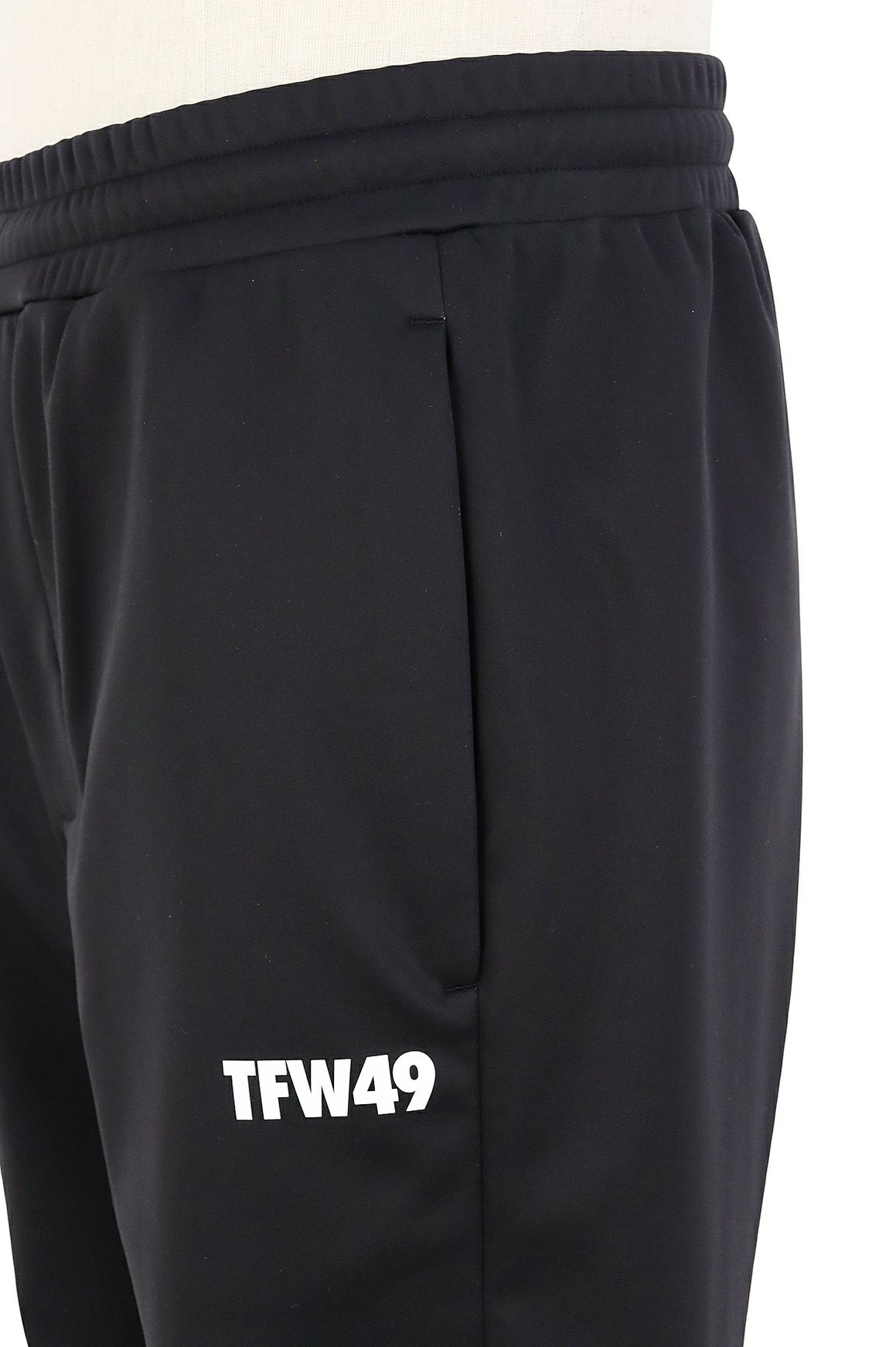 ティーエフダブリューフォーティーナインのパンツ