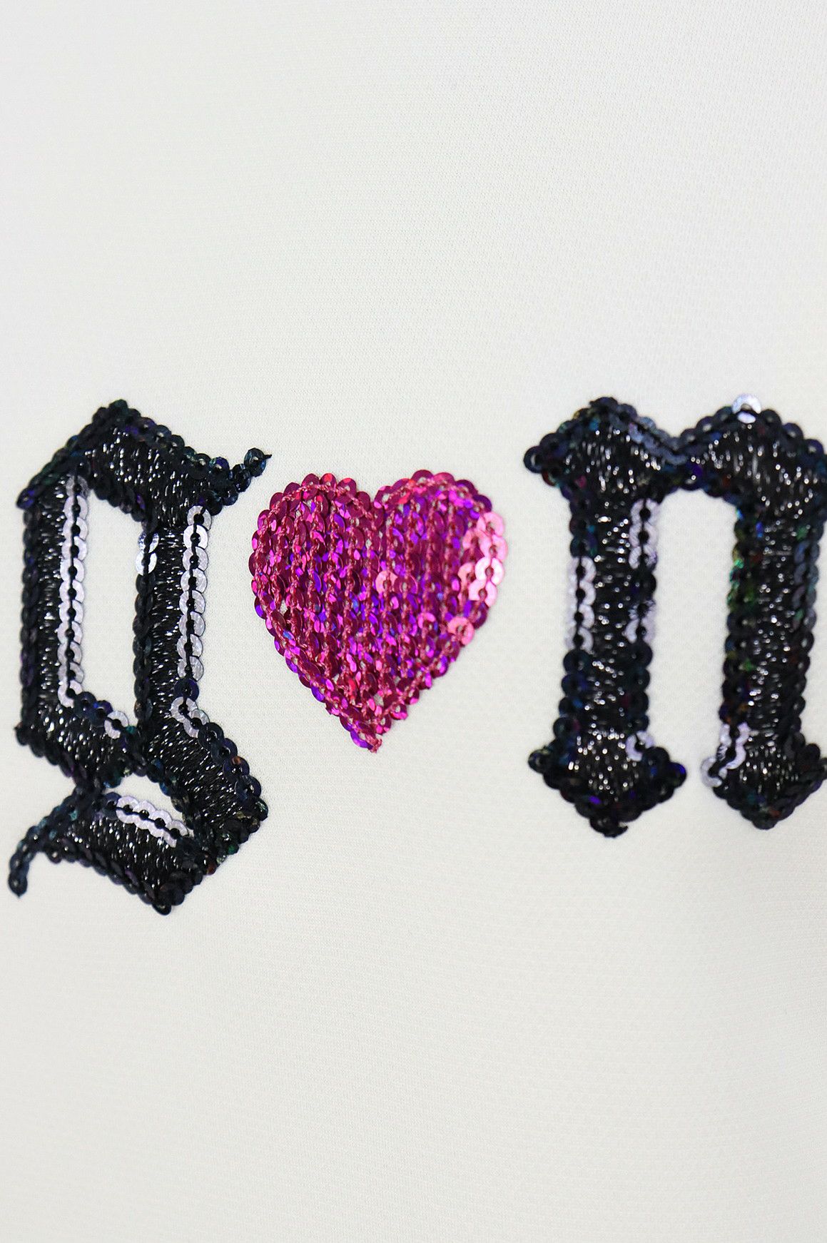 ダンスウィズドラゴンのパーカー