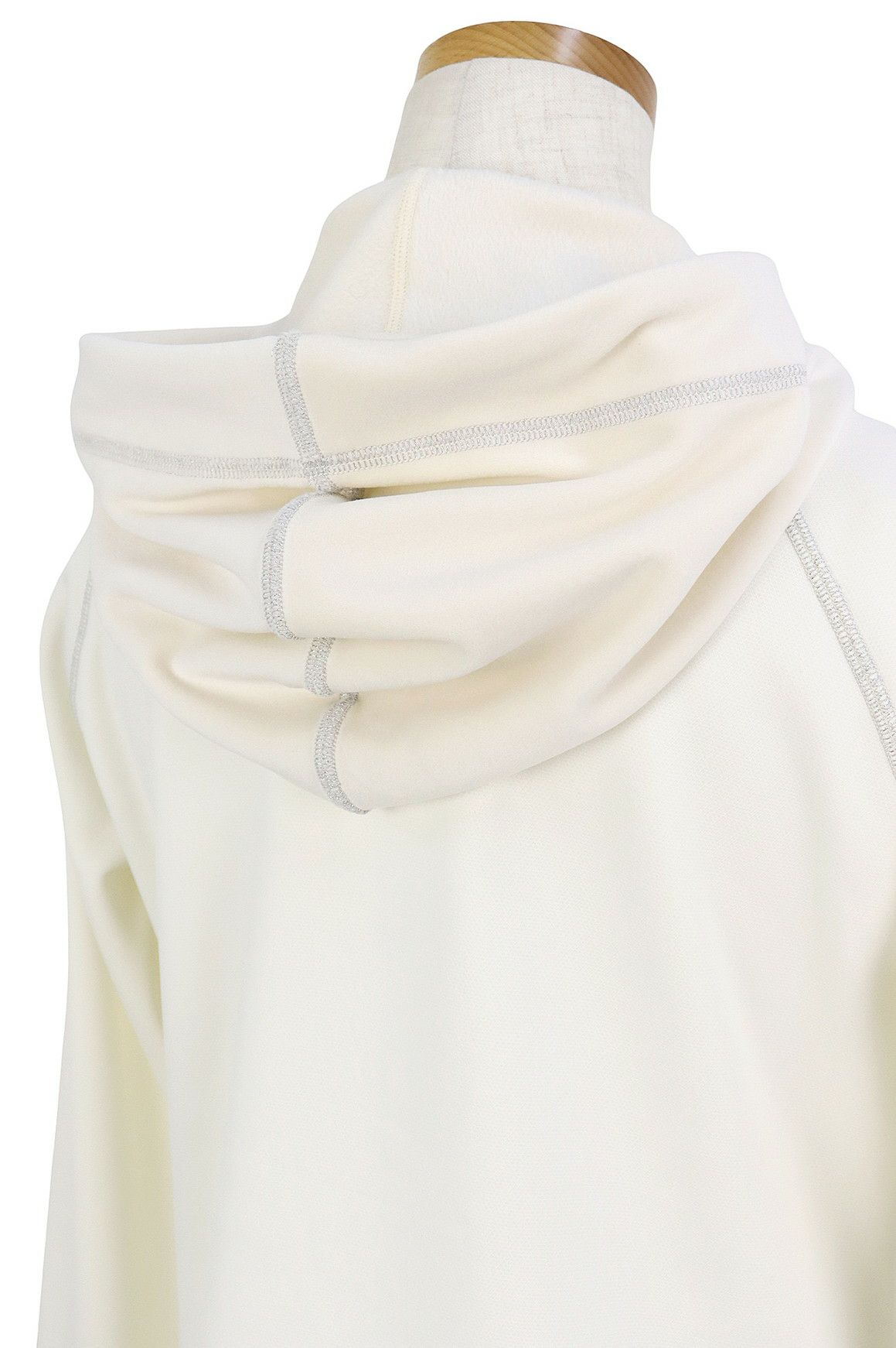 ダンスウィズドラゴンのパーカー