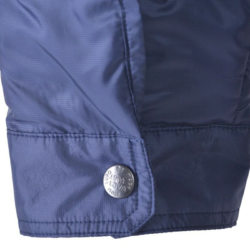 シナコバのブルゾン