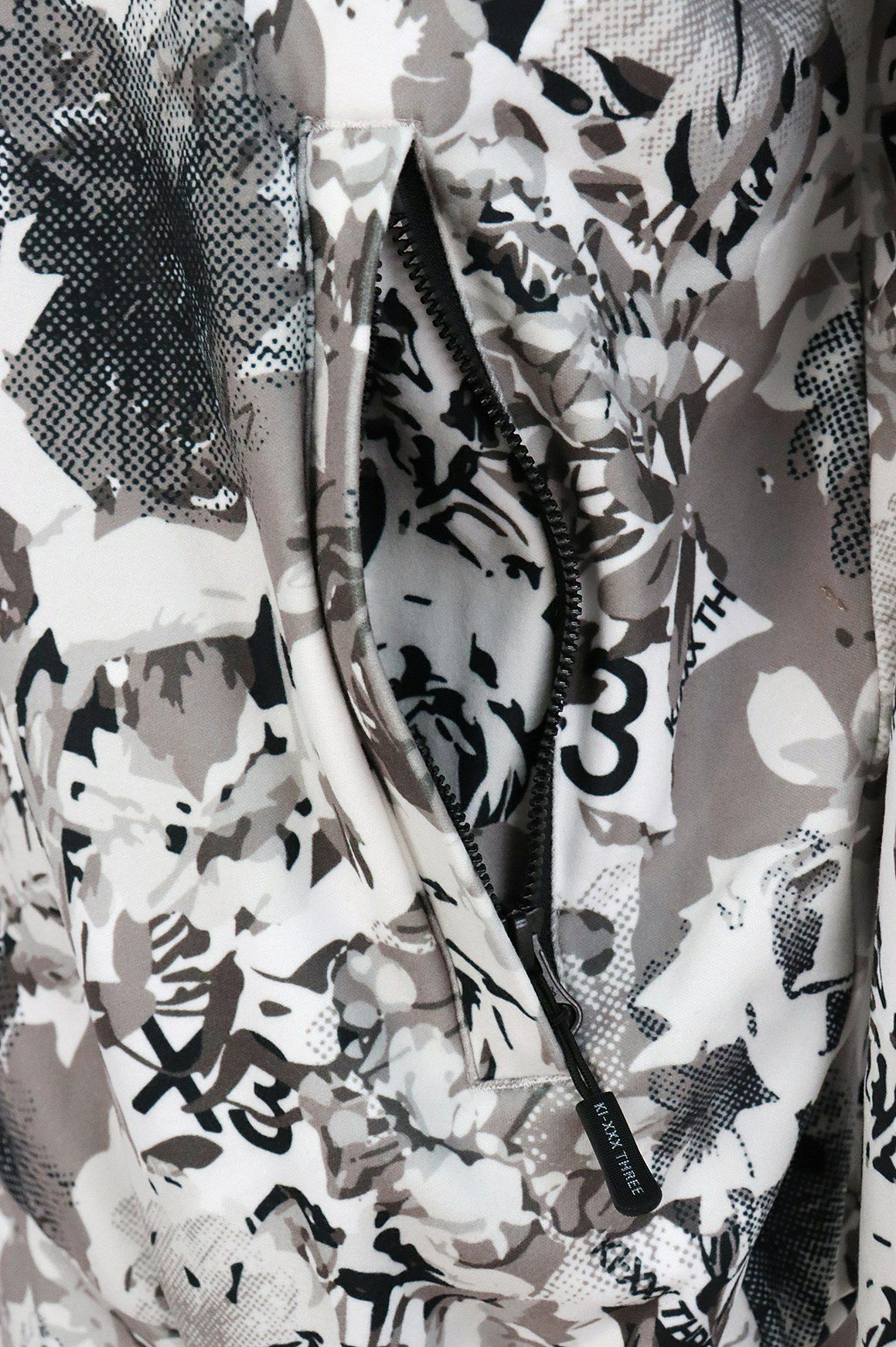 キックスリーのブルゾン