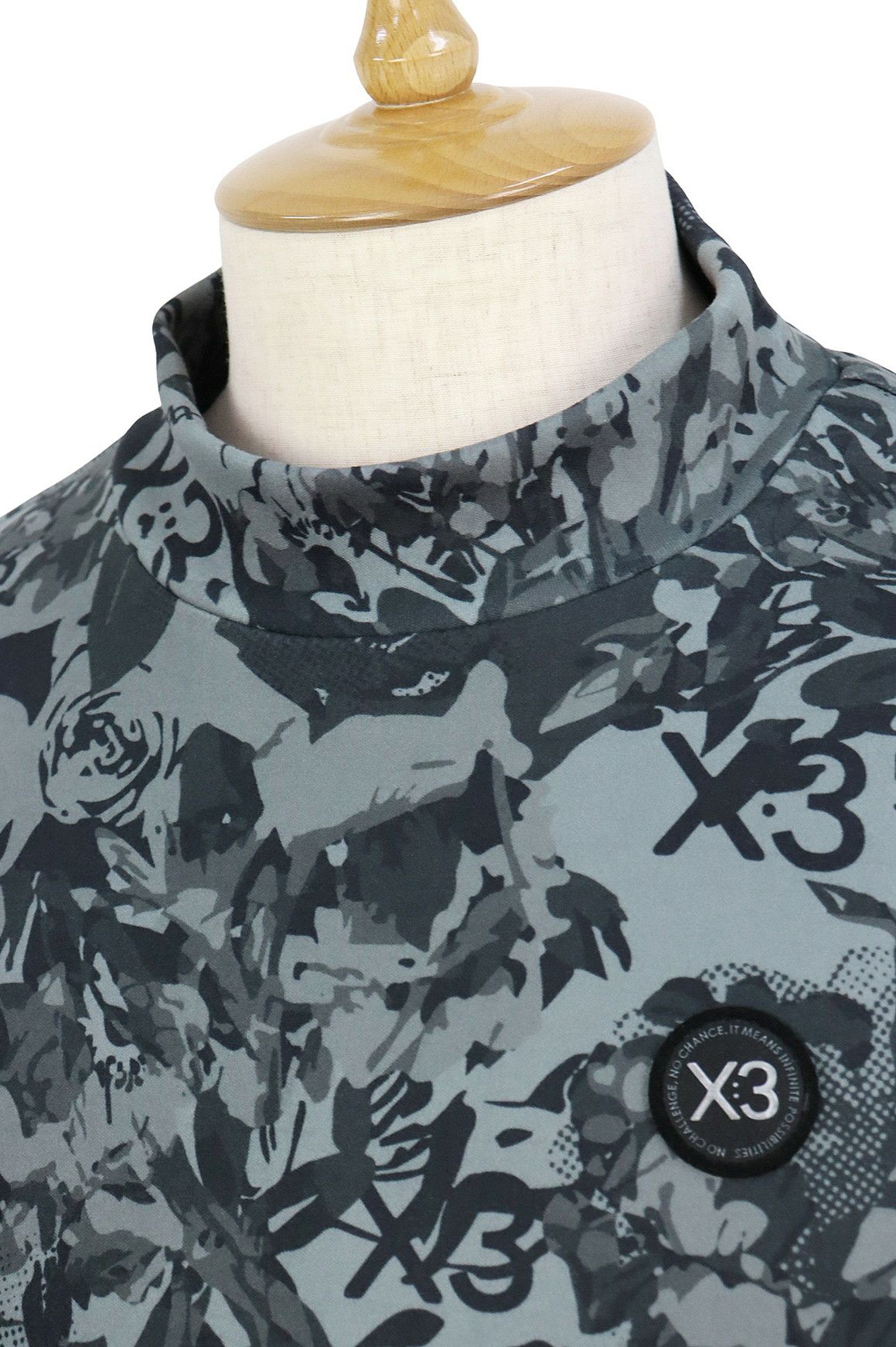 キックスリーのハイネックシャツ