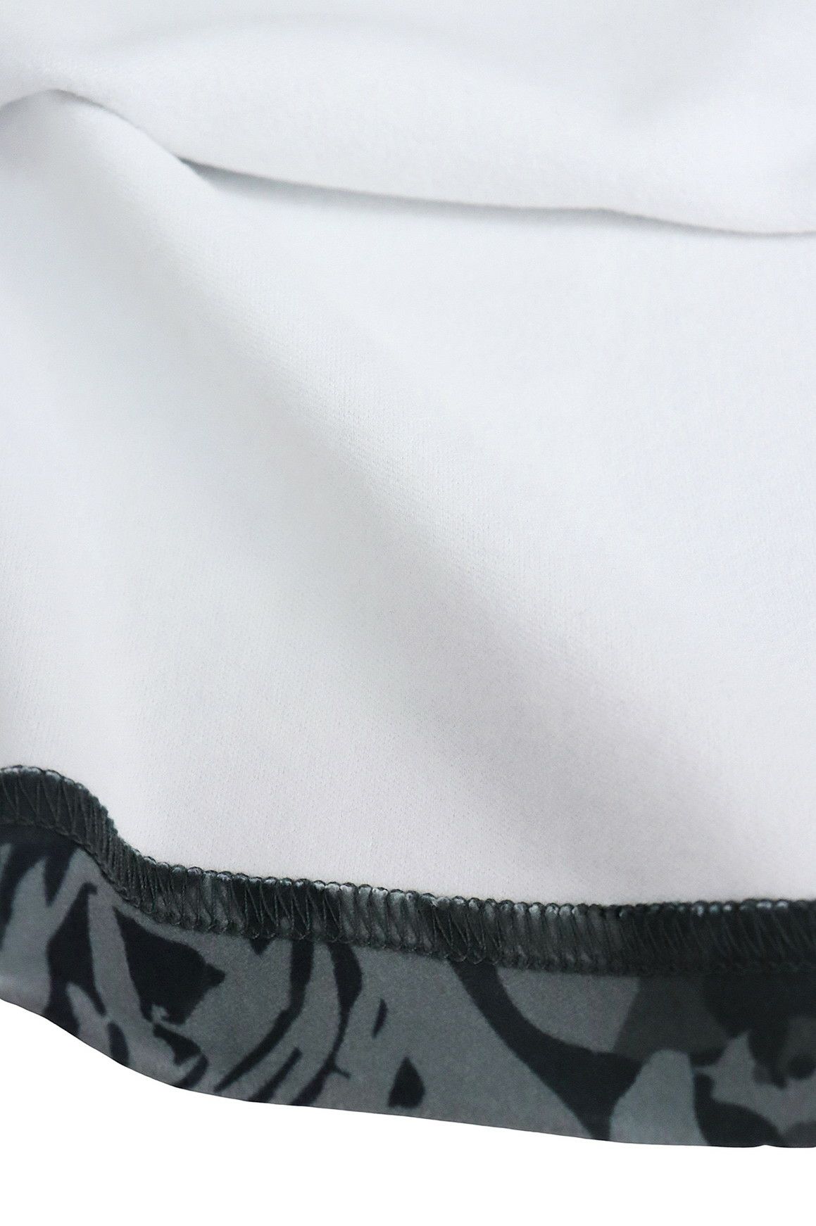 キックスリーのハイネックシャツ