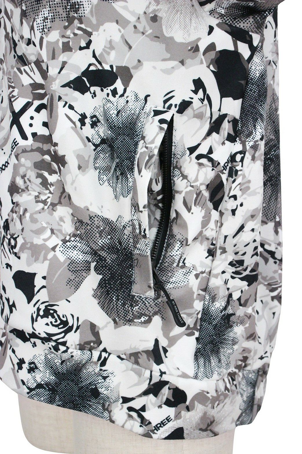 キックスリーのブルゾン