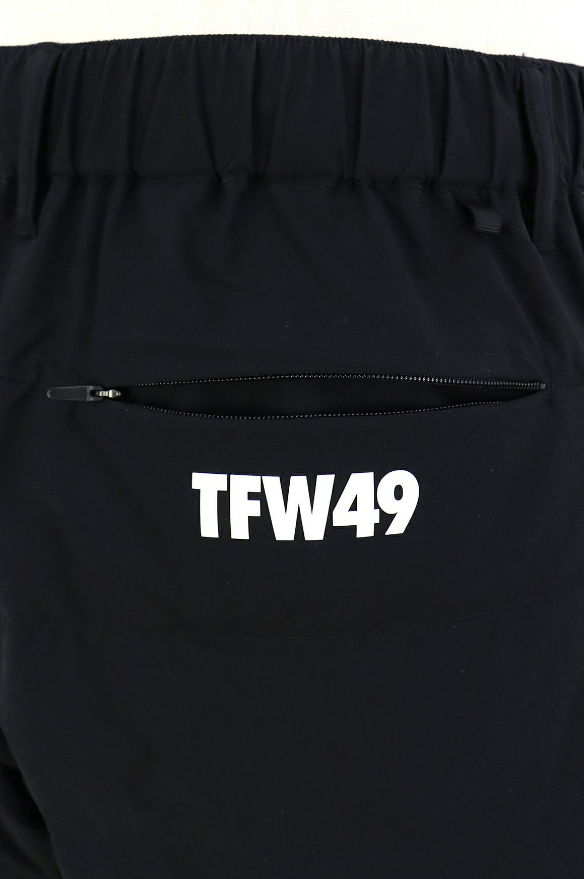 ティーエフダブリューフォーティーナインのロングパンツ