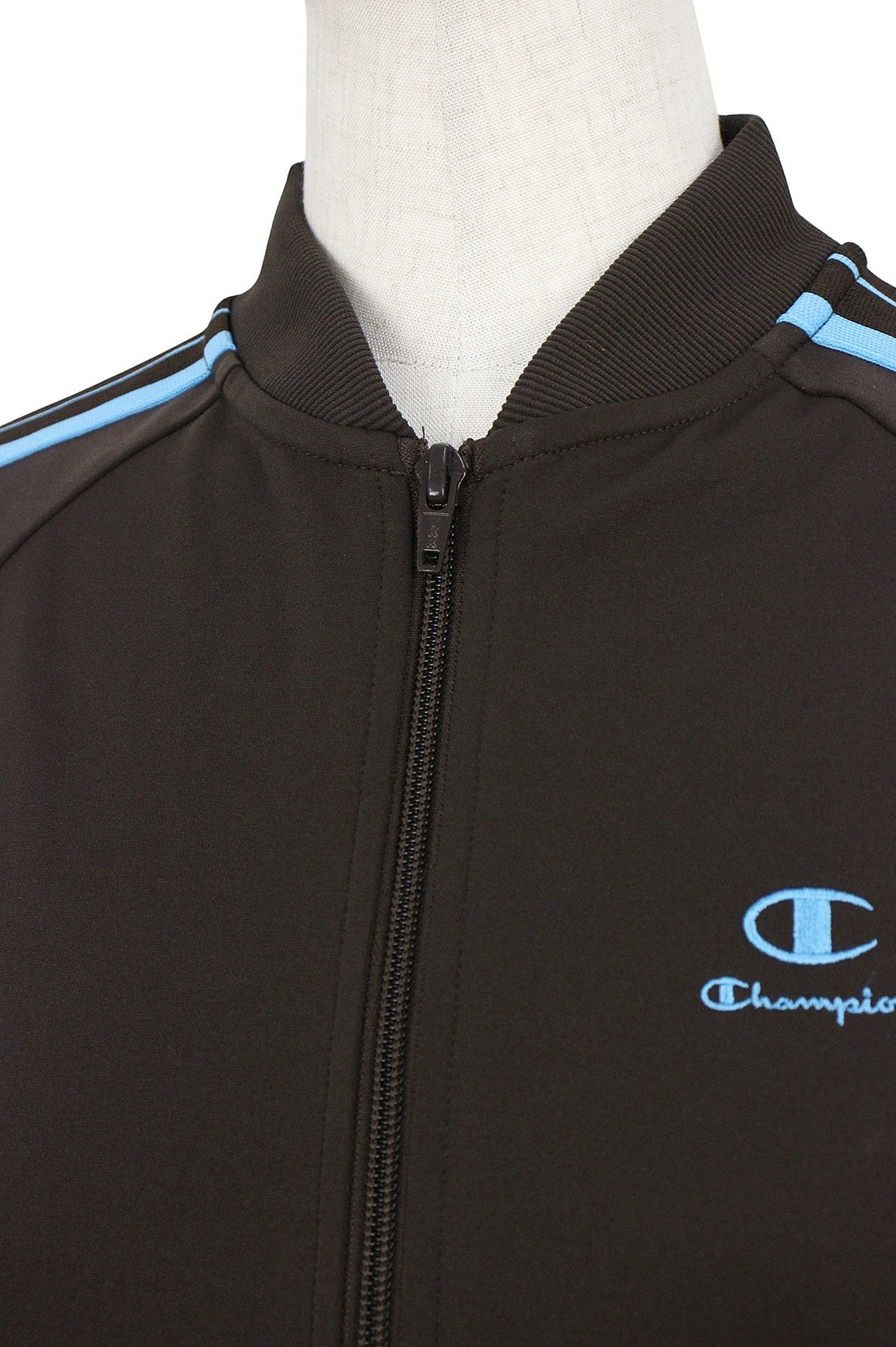 チャンピオン日本正規品のブルゾン