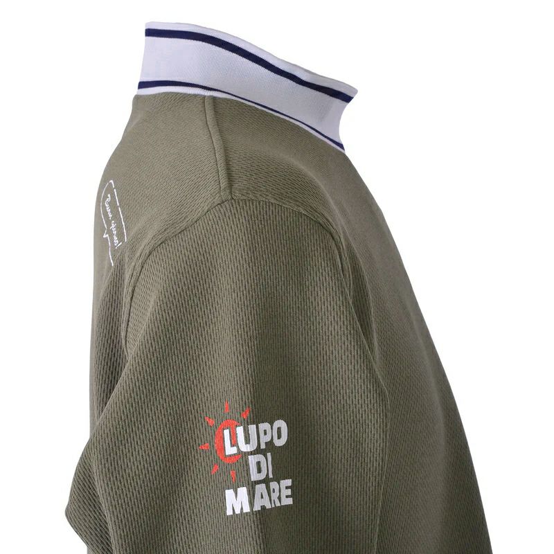 シナコバのハイネックシャツ