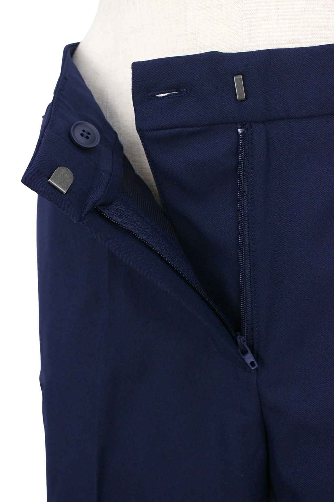 ラコステのロングパンツ