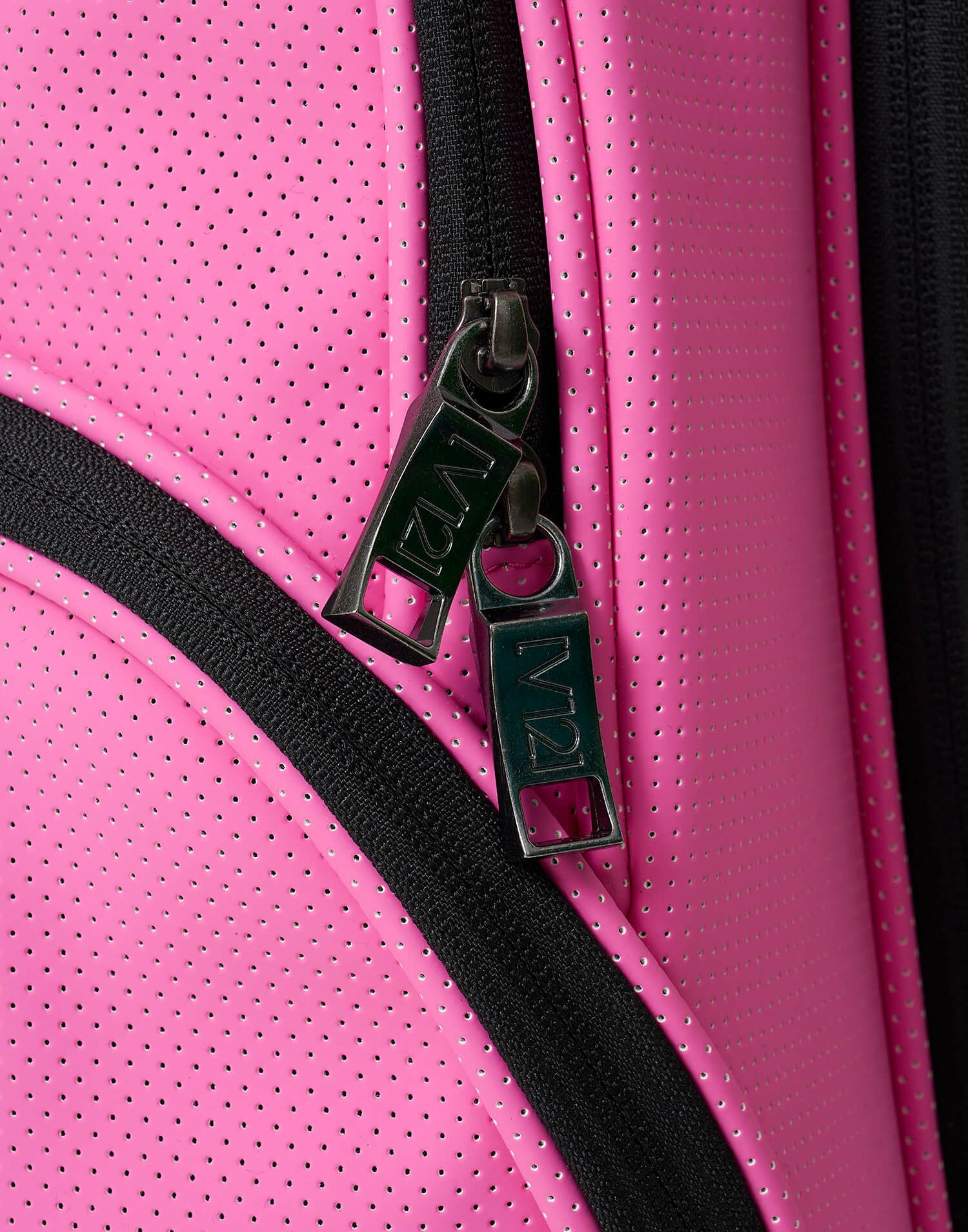 V12のキャディバッグ