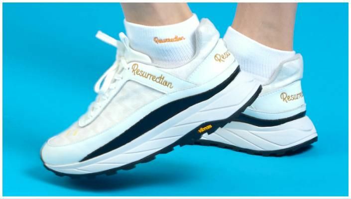 レザレクションのシューズ
