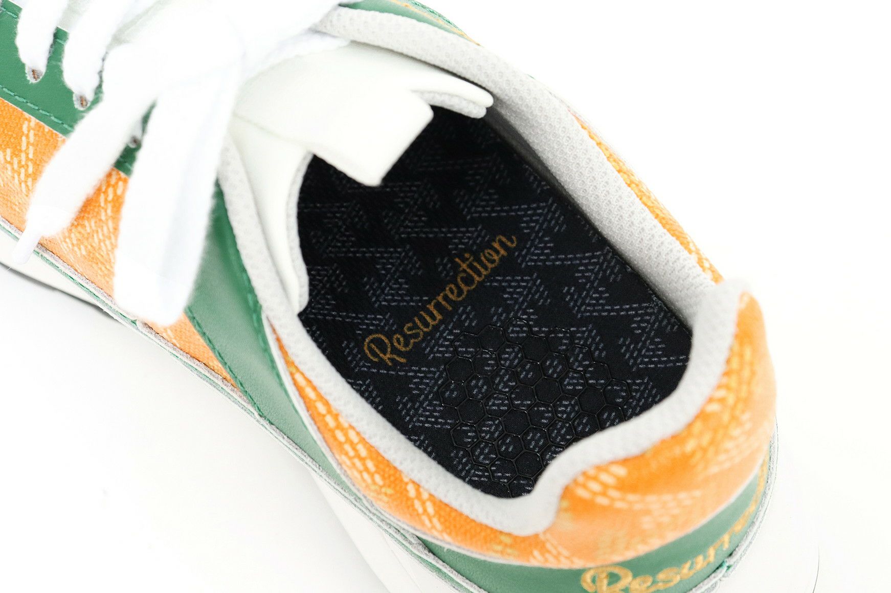 レザレクションのシューズ