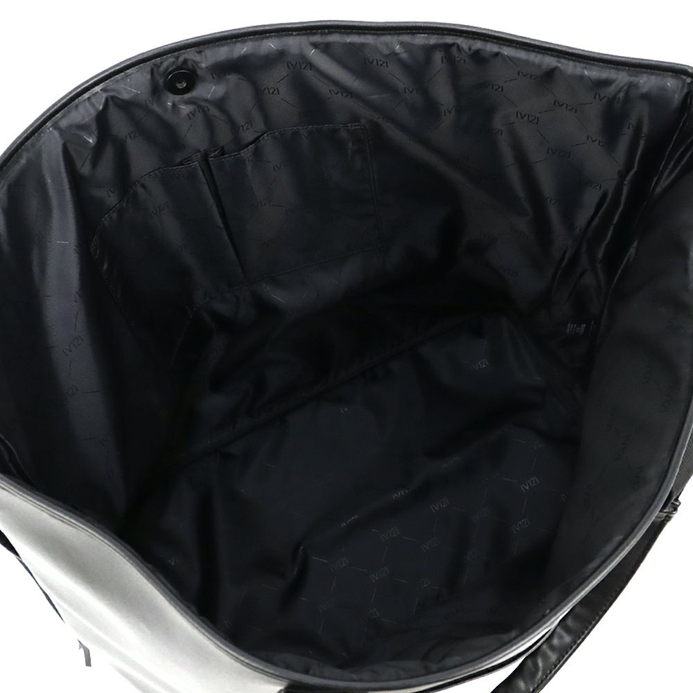 V12のトートバッグ